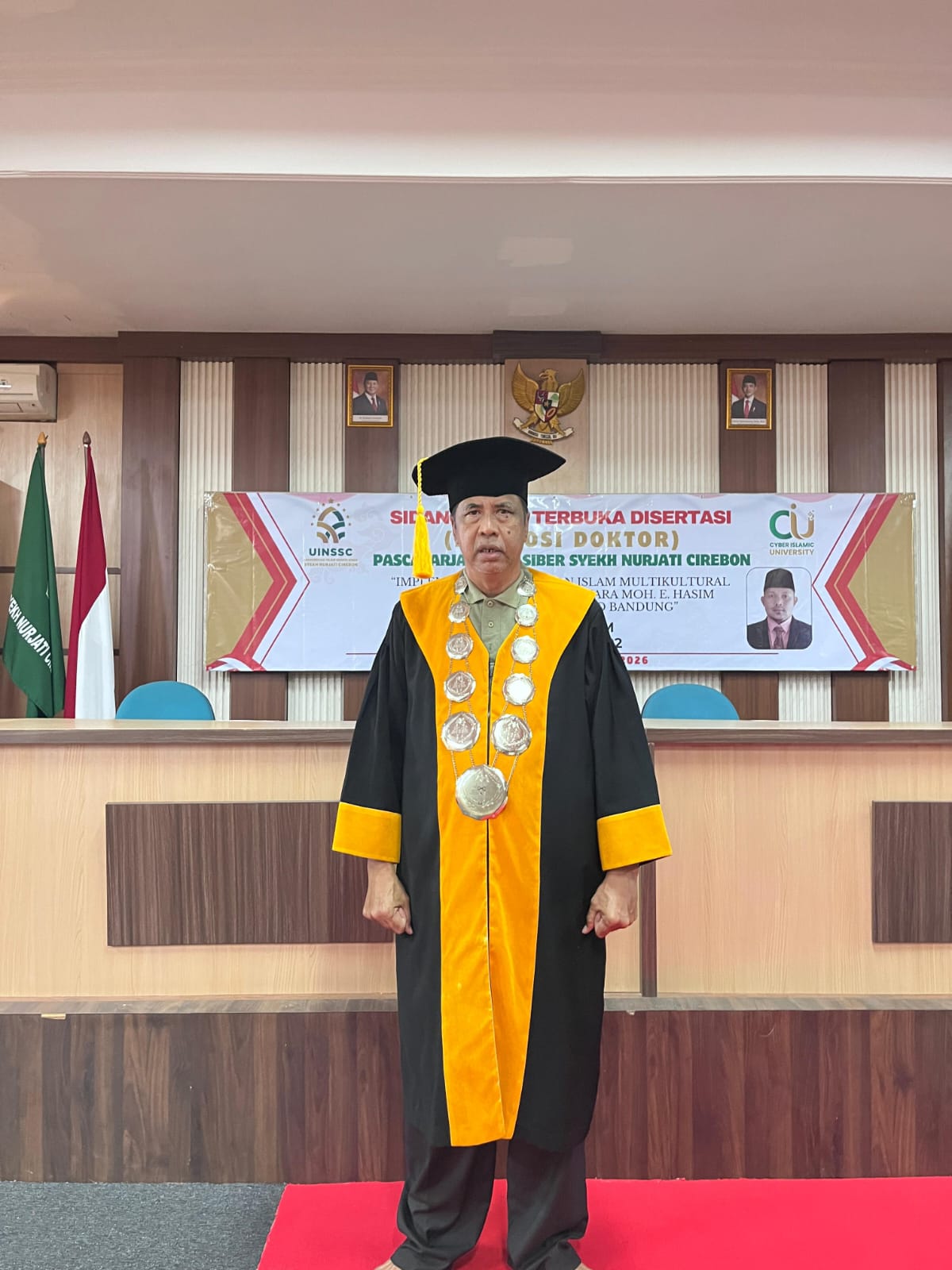 Anak petani & pengembala kerbau asli Indramayu Barat meraih karier menjadi Profesor Hukum sugio.jpg